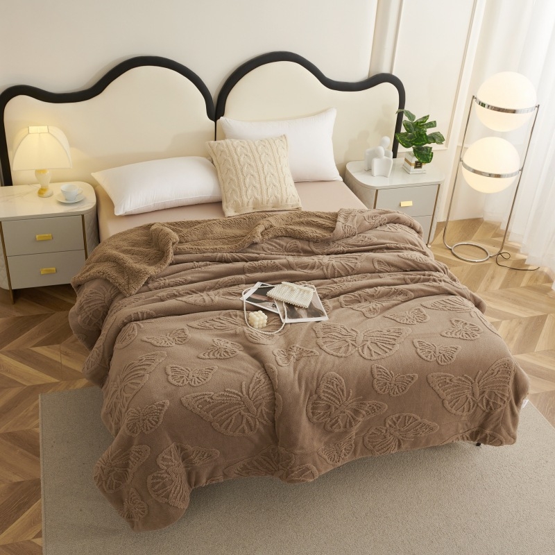 Flanel pléd geometrias mintával, poliészter rostból, súly 1–1,5 kg, minden évszakban használható