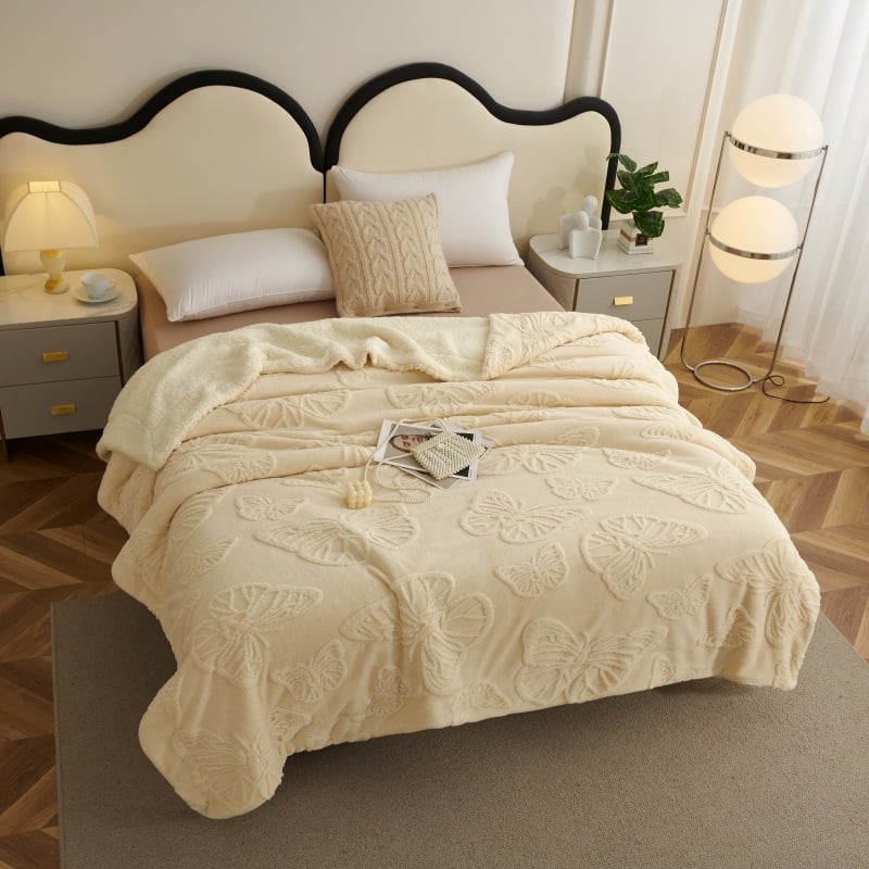 Flanel pléd geometrias mintával, poliészter rostból, súly 1–1,5 kg, minden évszakban használható