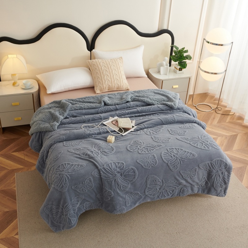 Flanel pléd geometrias mintával, poliészter rostból, súly 1–1,5 kg, minden évszakban használható