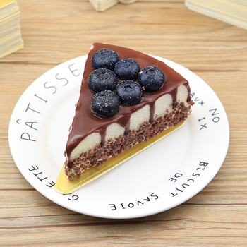 Τριγωνική βάση μούς για κέικ, χαρτόνι τροφίμου λευκό, 350 g/m², χρυσό επίχρισμα, χαρτί ψησίματος, μοντέρνο μινιμαλιστικό στυλ.