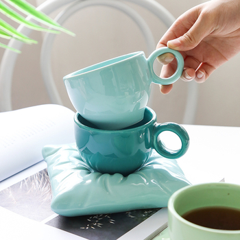 Set ceramic pentru cafea: cană și farfurioară, design floarea-soarelui, pentru uz casnic