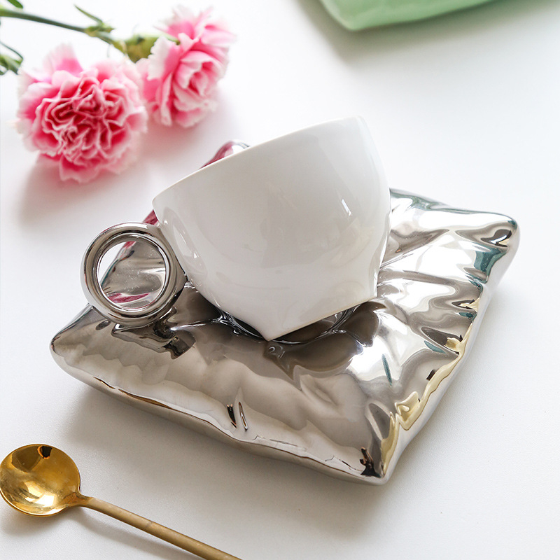 Set ceramic pentru cafea: cană și farfurioară, design floarea-soarelui, pentru uz casnic