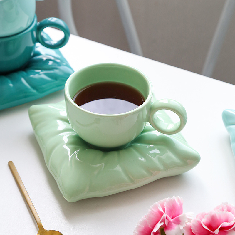 Set ceramic pentru cafea: cană și farfurioară, design floarea-soarelui, pentru uz casnic