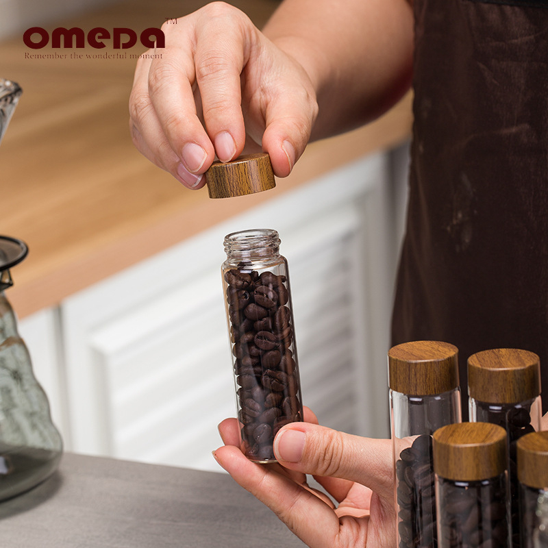 Kavos pupelių ekspozicinis stovas su graikinio riešuto medžio borosilikatiniais stiklainiais – uždara aromos saugykla