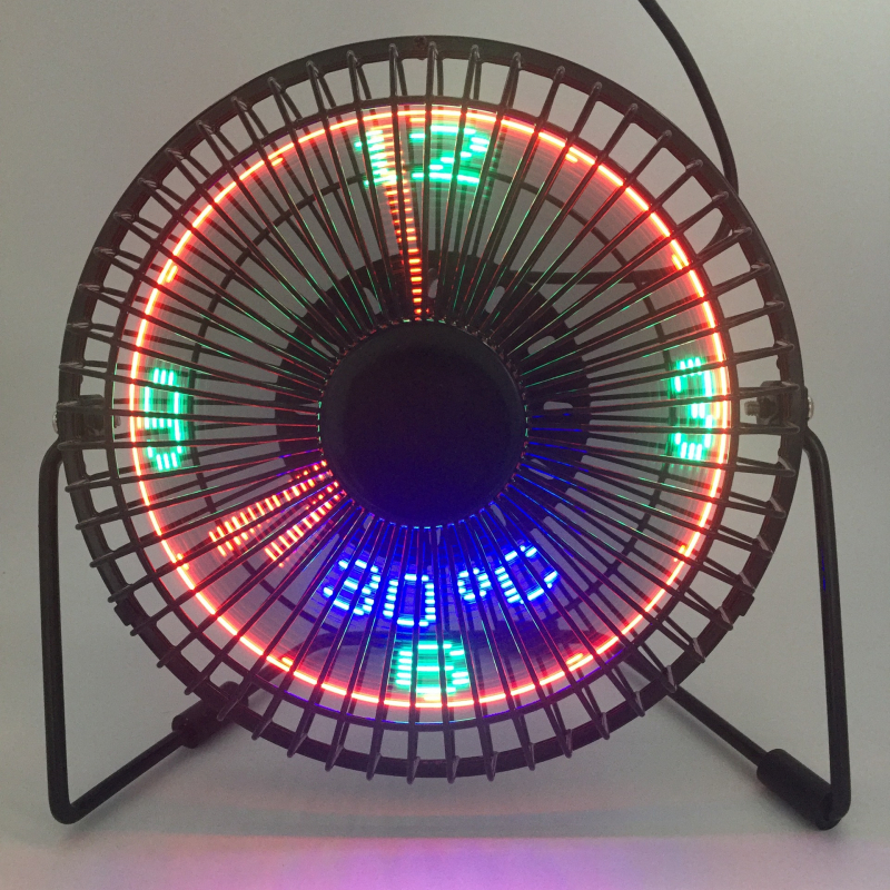 USB ventilator s vremenom u stvarnom vremenu i prikazom temperature, LED osvijetljeni zaslon s znakovima, upravljanje gumbom.