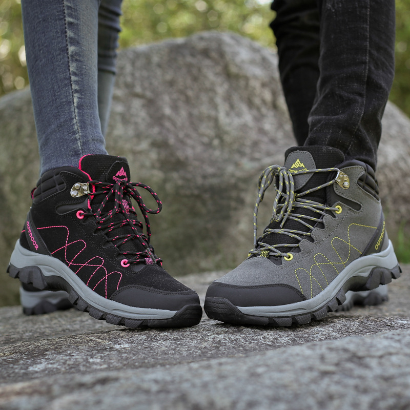 Обувки за треккинг – висока яка, противохлъзгаща гумена подметка, гумена междинна подметка, интериор: изкуствен къс пух