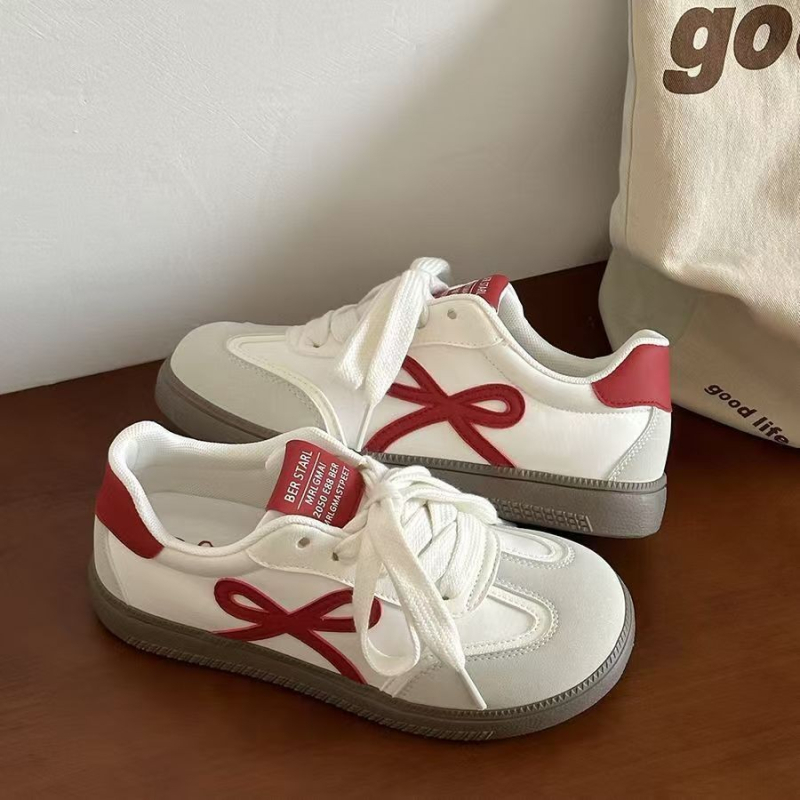 Дамски спортни кецове с набук телешка кожа, кръгъл нос, гумена подметка, нисък ток 1-3 см, закопчаване отпред с връзки