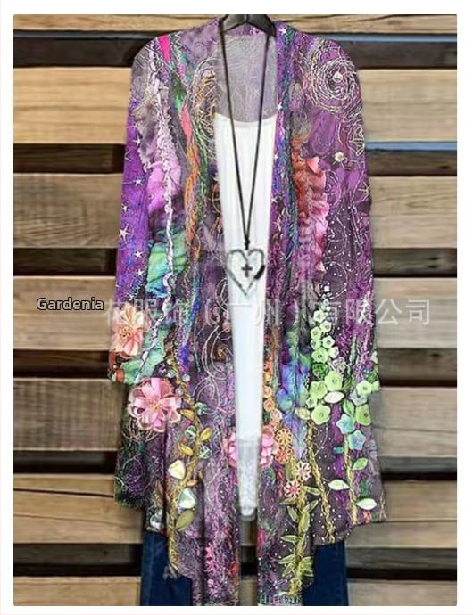 Moteriški marškiniai su ilgomis rankovėmis su spauda, ilgesnė kirpimo linija ir kailio apykakle, poliesteris