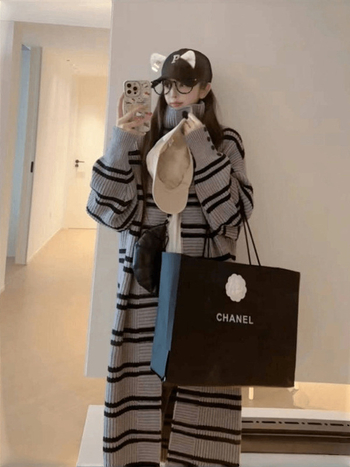 Μακριά ριγέ ζακέτα σε κορεατικό στυλ, ψηλή λαιμόκοψη, χαλαρή γραμμή, βαριά πολυεστερική ύφανση, μήκος 80–100 cm