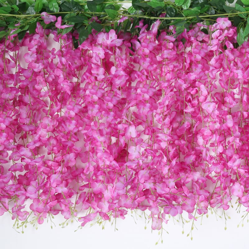 Umelā vistērijas virtene iekšējai dekorācijai; materiāls: plastmasa un zīda ziedi; tehnika: bone shot; šķirne: vistērija; pielietojums: fotorekvizīti, mājas dekorēšana