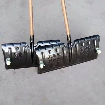 Φτυάρι χιονιού με κεφαλή από χάλυβα μέσης περιεκτικότητας σε άνθρακα και ξύλινη λαβή, βάρος 1,2 kg, πάχος κεφαλής 1,3 mm