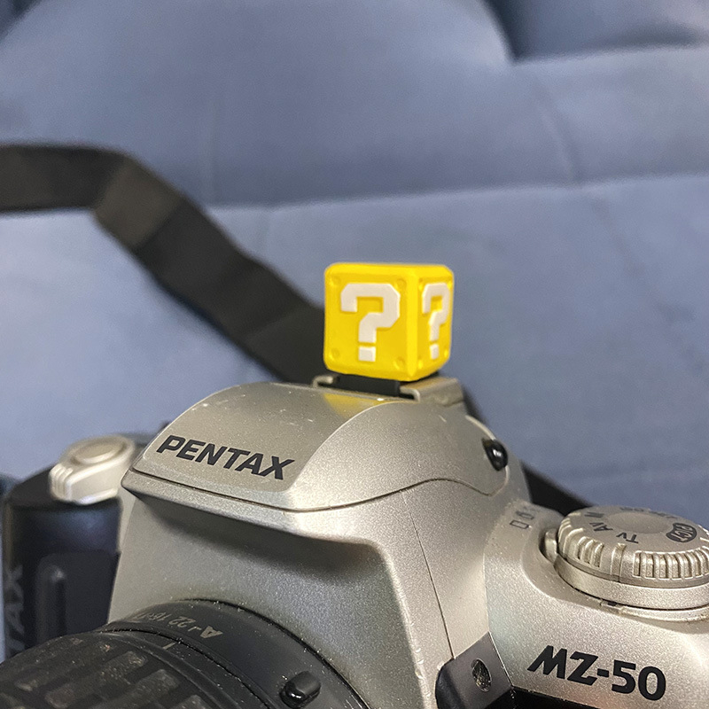 Κάλυμμα σιλικόνης για το hot shoe της κάμερας — καθολικός καρτούν σχεδιασμός με δαιμονικά κέρατα, εύκολη εγκατάσταση, συμβατό με DSLR και mirrorless κάμερες