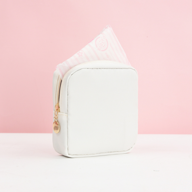 Sanitarinių įklotėlių laikymo maišelis – kubo formos, poliesteris, daugiafunkcinis, modelis 0846