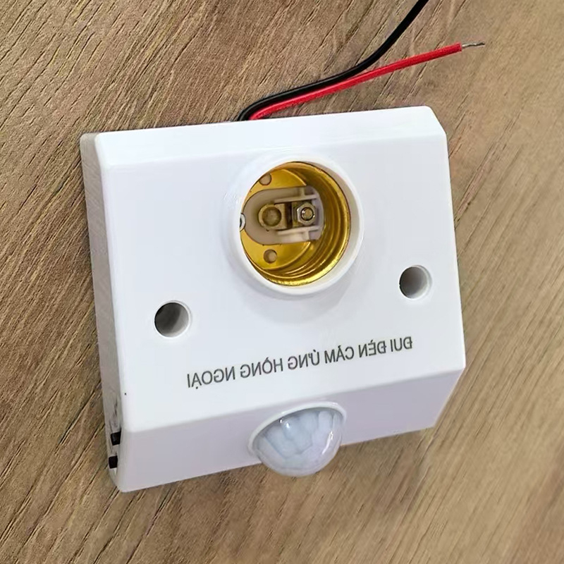 E27 κεραμική βιδωτή βάση λαμπτήρα, PVC σώμα και PVC κάλυμμα, IP20, μοντέλο QPD-008, τροφοδοσία από πρίζα