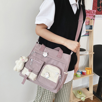 Τσαντα ώμου από νάιλον με βαμβακερή επένδυση, τρεις ιμάντες, οριζόντια τετράγωνη μορφή, κλείσιμο με φερμουάρ, εσωτερικές τσέπες: με φερμουάρ, για κινητό, για ID, για φορητό υπολογιστή και για κάμερα