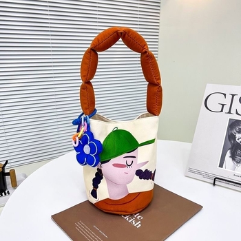 Τσάντα bucket από πολυεστέρα, στυλ αστικός μινιμαλισμός, κούμπωμα με μαγνητικό κλείσιμο, εσωτερική τσέπη τύπου patch, μονός ιμάντας ώμου