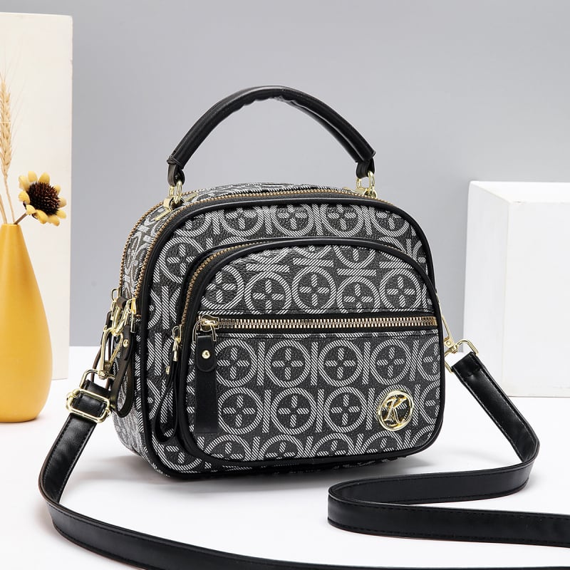 PU crossbody soma, PU materiāls, rāvējslēdzējs, horizontāla kvadrāta forma, iekšējā šuvju kabata ar sendviča konstrukciju, PU oderējums