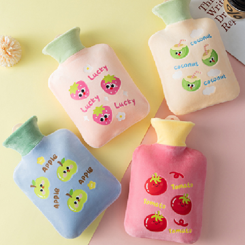 Μπουκάλι ζεστού νερού από βελούδινο ύφασμα, χαριτωμένος σχεδιασμός; PVC υψηλής πυκνότητας; θέρμανση με γέμισμα νερού; πολυλειτουργική χρήση για χέρια, πόδια, μέση, κοιλιά, κεφάλι και πλάτη; θερμό και κρύο διπλής χρήσης.