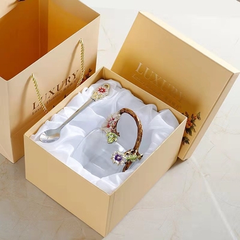 Arbatos puodelis su rankenėle, atsparus karščiui stiklas, rankų dažytas ir elektroplatuotas, dovanos dėžutė