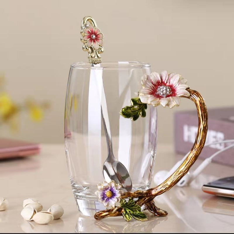 Arbatos puodelis su rankenėle, atsparus karščiui stiklas, rankų dažytas ir elektroplatuotas, dovanos dėžutė