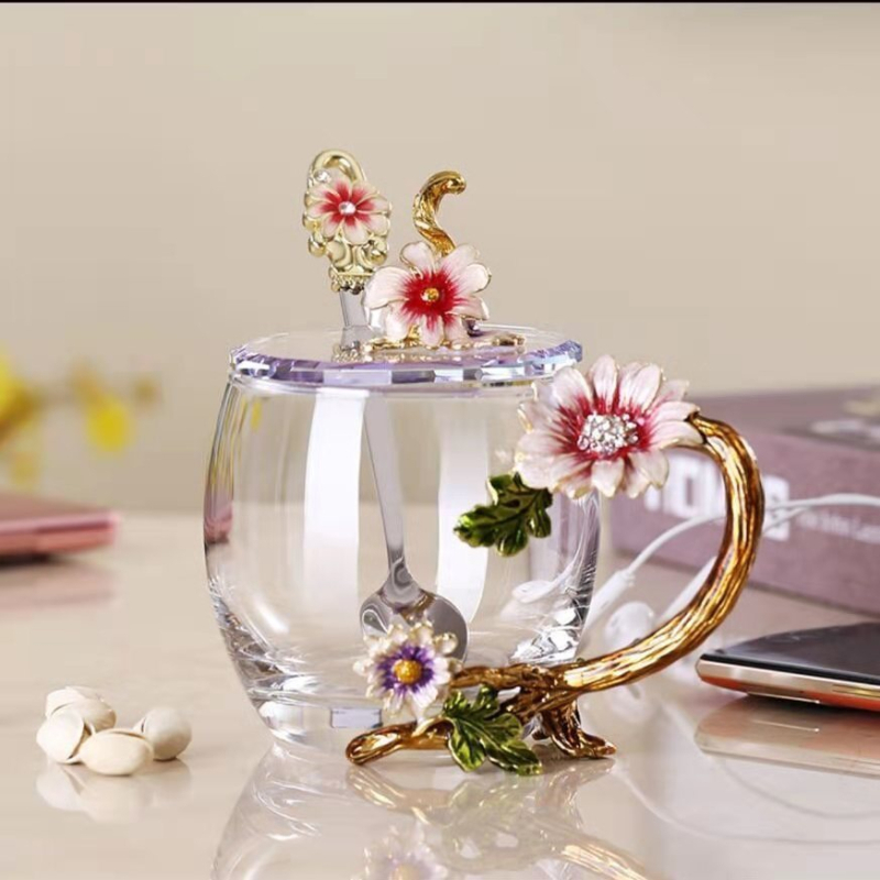 Arbatos puodelis su rankenėle, atsparus karščiui stiklas, rankų dažytas ir elektroplatuotas, dovanos dėžutė