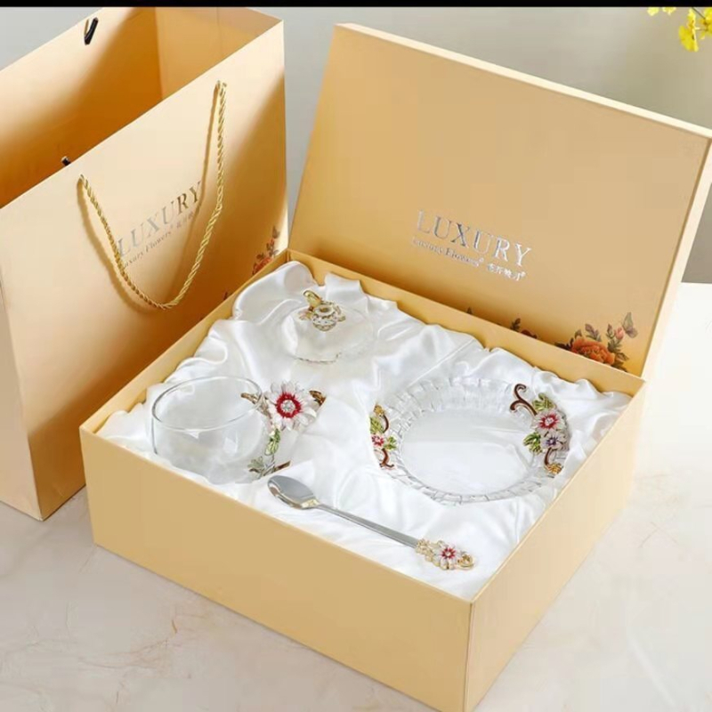 Arbatos puodelis su rankenėle, atsparus karščiui stiklas, rankų dažytas ir elektroplatuotas, dovanos dėžutė