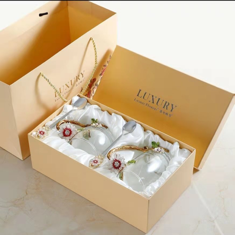 Arbatos puodelis su rankenėle, atsparus karščiui stiklas, rankų dažytas ir elektroplatuotas, dovanos dėžutė