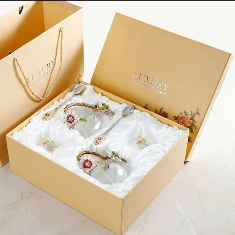 Arbatos puodelis su rankenėle, atsparus karščiui stiklas, rankų dažytas ir elektroplatuotas, dovanos dėžutė