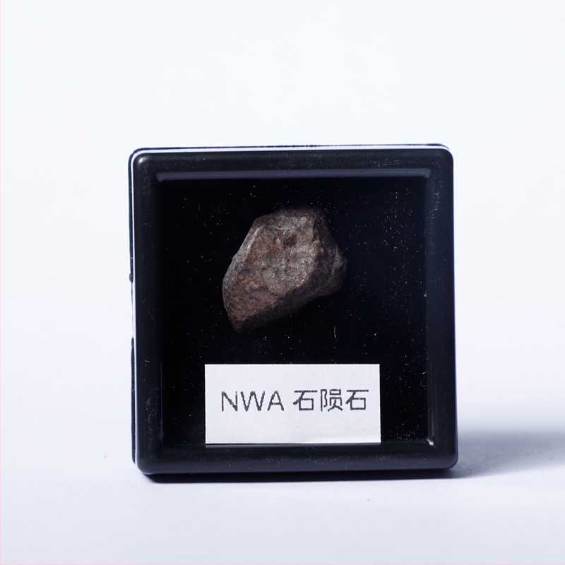 Μενταγιόν Campo από ολιβινωμένο μετεωρίτη, γεωμετρικός σχεδιασμός, δείγμα δώρου