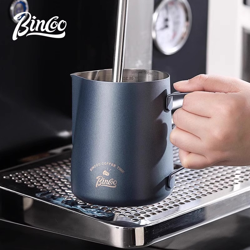 Bincoo nerūdijančio plieno latte art pieno indas, lazeriu graviruotas logotipas, pritaikomas, 165 g, šiuolaikinio stiliaus