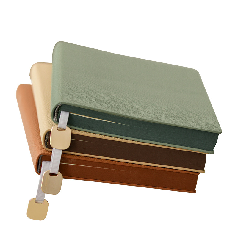 Λιτό επιχειρηματικό σημειωματάριο με κάλυμμα PU από μαλακό δέρμα, γραμμικό δέσιμο, χαρτί 100 g, περισσότερες από 200 σελίδες, επιλογή εκτύπωσης λογότυπου.