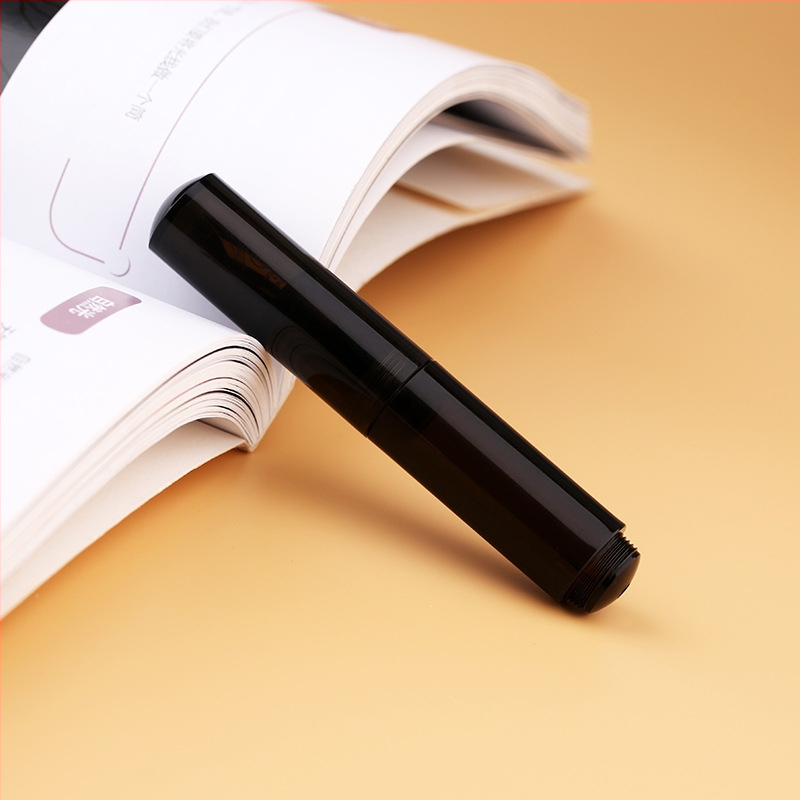 Master φοντάν πένα με ακρυλικό περίβλημα, σύστημα τροφοδοσίας μελανιού με δοχείο, ακροφύσιο ιριδίου, μοντέλο Pill, σχεδίαση για τσέπη, σκληρή συσκευασία από χαρτόνι