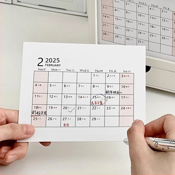 Rašiklių organizatorius su pasukamu laikikliu, kvadratinė forma, modelis 985, medžiaga: šilkinė gėlė, tinkamas kaip dovana naujajam namui