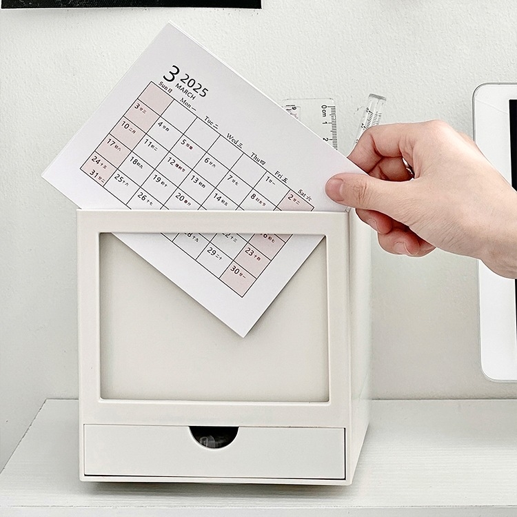 Rašiklių organizatorius su pasukamu laikikliu, kvadratinė forma, modelis 985, medžiaga: šilkinė gėlė, tinkamas kaip dovana naujajam namui