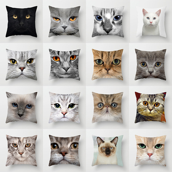 Spilvens pārvalks no velūra ar kaķa motīvu – karikatūru raksts, nordiskais stils, dzīvojamā istaba