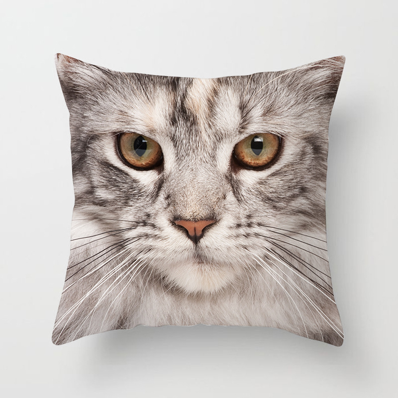 Spilvens pārvalks no velūra ar kaķa motīvu – karikatūru raksts, nordiskais stils, dzīvojamā istaba