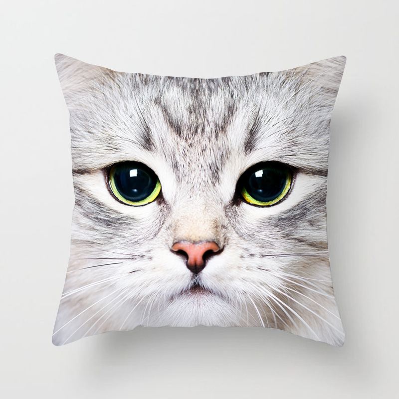 Spilvens pārvalks no velūra ar kaķa motīvu – karikatūru raksts, nordiskais stils, dzīvojamā istaba