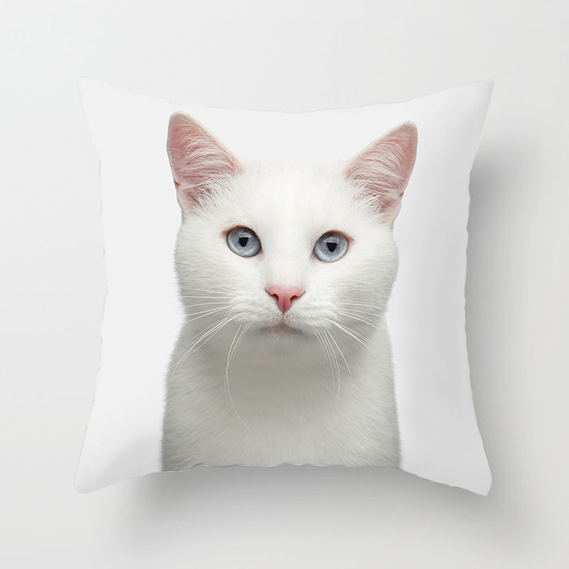 Spilvens pārvalks no velūra ar kaķa motīvu – karikatūru raksts, nordiskais stils, dzīvojamā istaba