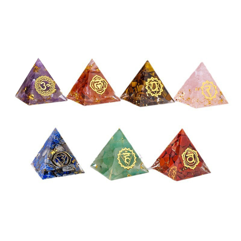 Πύργος ενέργειας από κρύσταλλο — γεωμετρικό σχήμα, μοντέρνος μινιμαλιστικός σχεδιασμός, συσκευασία σε κουτί δώρου, έτοιμο για δώρο