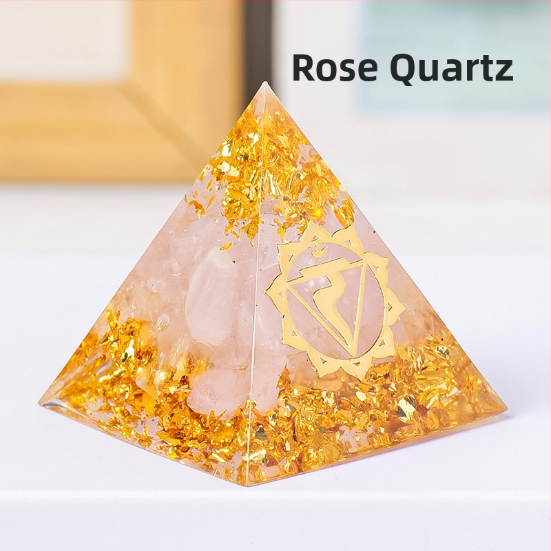 Πύργος ενέργειας από κρύσταλλο — γεωμετρικό σχήμα, μοντέρνος μινιμαλιστικός σχεδιασμός, συσκευασία σε κουτί δώρου, έτοιμο για δώρο