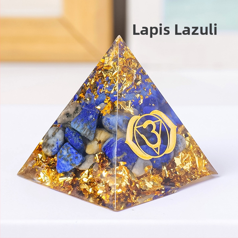 Πύργος ενέργειας από κρύσταλλο — γεωμετρικό σχήμα, μοντέρνος μινιμαλιστικός σχεδιασμός, συσκευασία σε κουτί δώρου, έτοιμο για δώρο