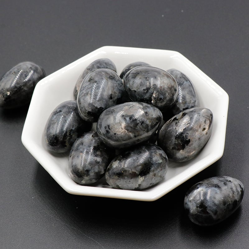 Яйцевидна нефритена висулка, естествен камък, шлайфано и полирано, персонализиран дизайн