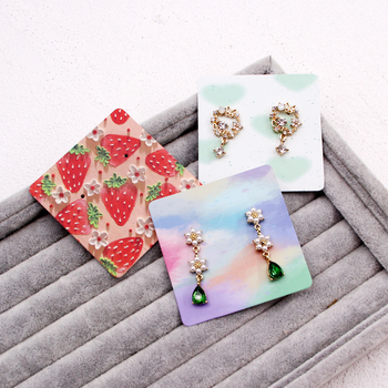 Komi auskarų ekspozicinė kortelė su 400 g vario plokštele, spalvotas spausdinimas, juvelyriniai dirbiniai