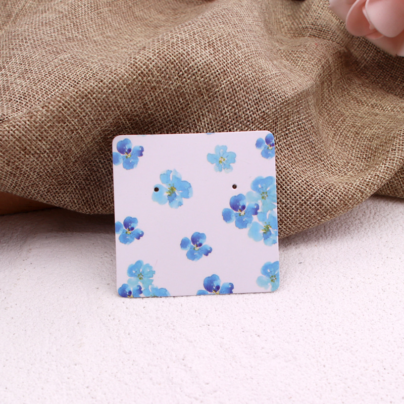 Komi auskarų ekspozicinė kortelė su 400 g vario plokštele, spalvotas spausdinimas, juvelyriniai dirbiniai