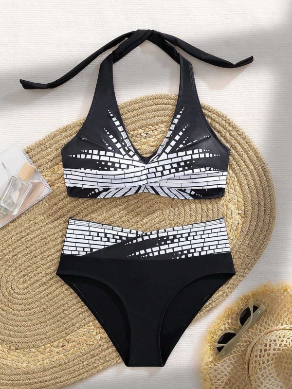 Ženski bikini visokog struka s podijelim trokutastim gornjim dijelom – konzervativan dizajn, s jastučićem za grudi i bez čelične potpore; vanjski najlon, podstava 80% poliester / 20% elastan; za plivanje i vodene aktivnosti