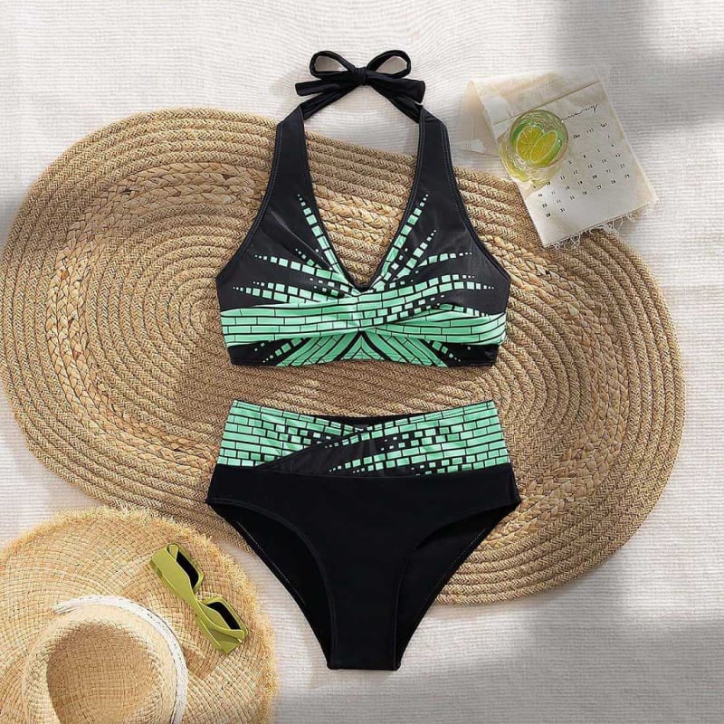 Ženski bikini visokog struka s podijelim trokutastim gornjim dijelom – konzervativan dizajn, s jastučićem za grudi i bez čelične potpore; vanjski najlon, podstava 80% poliester / 20% elastan; za plivanje i vodene aktivnosti