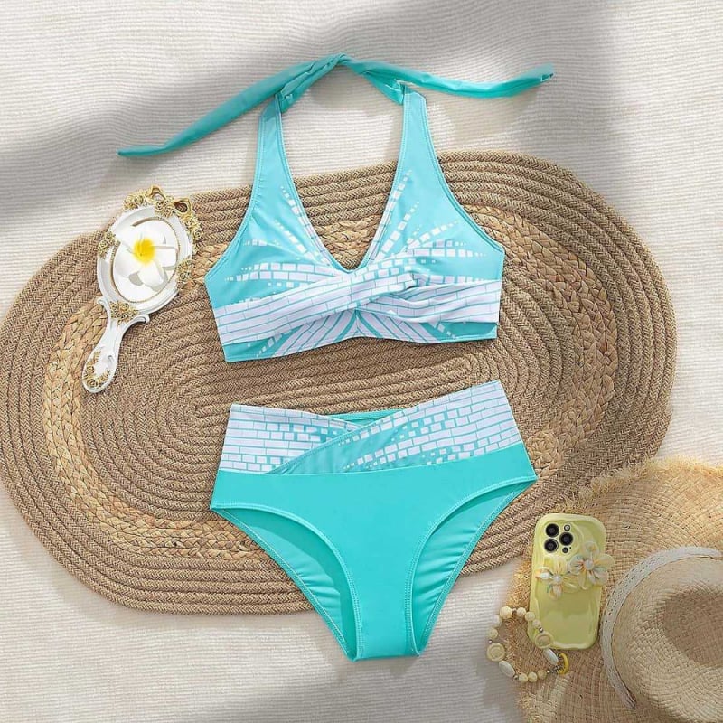 Ženski bikini visokog struka s podijelim trokutastim gornjim dijelom – konzervativan dizajn, s jastučićem za grudi i bez čelične potpore; vanjski najlon, podstava 80% poliester / 20% elastan; za plivanje i vodene aktivnosti