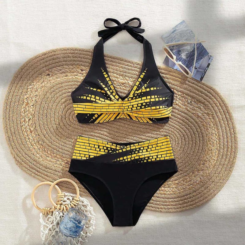 Ženski bikini visokog struka s podijelim trokutastim gornjim dijelom – konzervativan dizajn, s jastučićem za grudi i bez čelične potpore; vanjski najlon, podstava 80% poliester / 20% elastan; za plivanje i vodene aktivnosti
