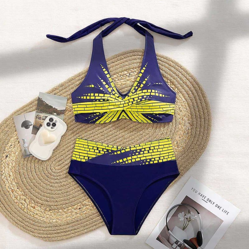 Ženski bikini visokog struka s podijelim trokutastim gornjim dijelom – konzervativan dizajn, s jastučićem za grudi i bez čelične potpore; vanjski najlon, podstava 80% poliester / 20% elastan; za plivanje i vodene aktivnosti