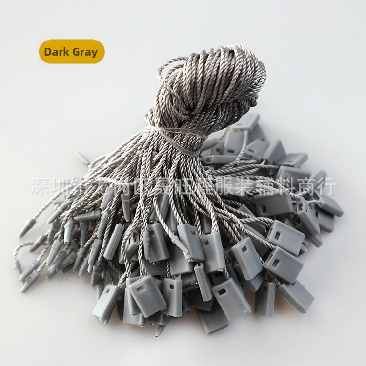 Връзка за етикети за облекло с квадратни висулки, полиестерна нишка и пластмасово копче — многократно използваща се и персонализируема